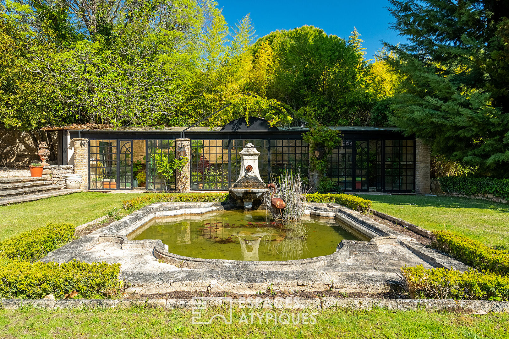 Ancien pavillon de chasse provençal