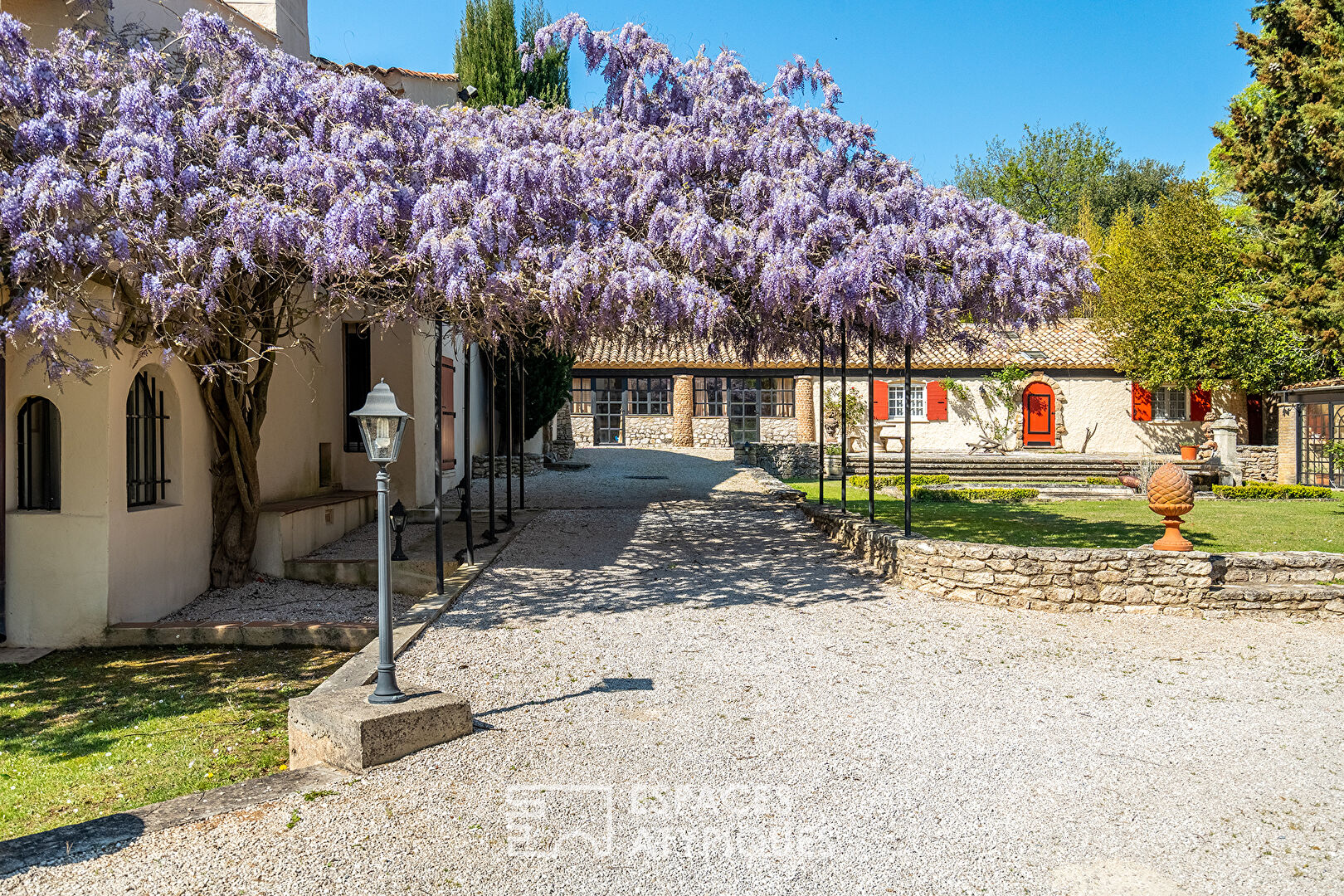 Ancien pavillon de chasse provençal