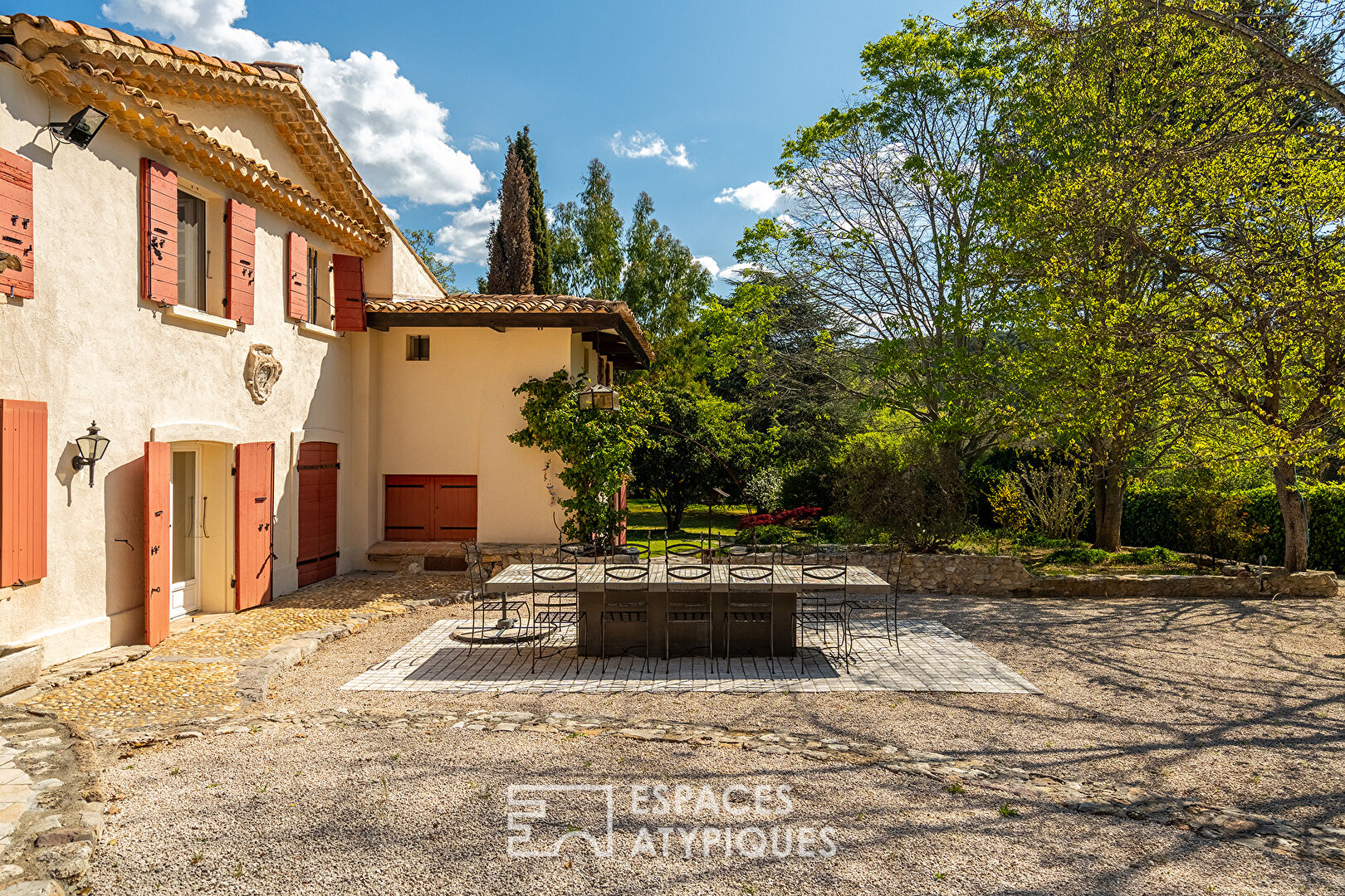 Ancien pavillon de chasse provençal