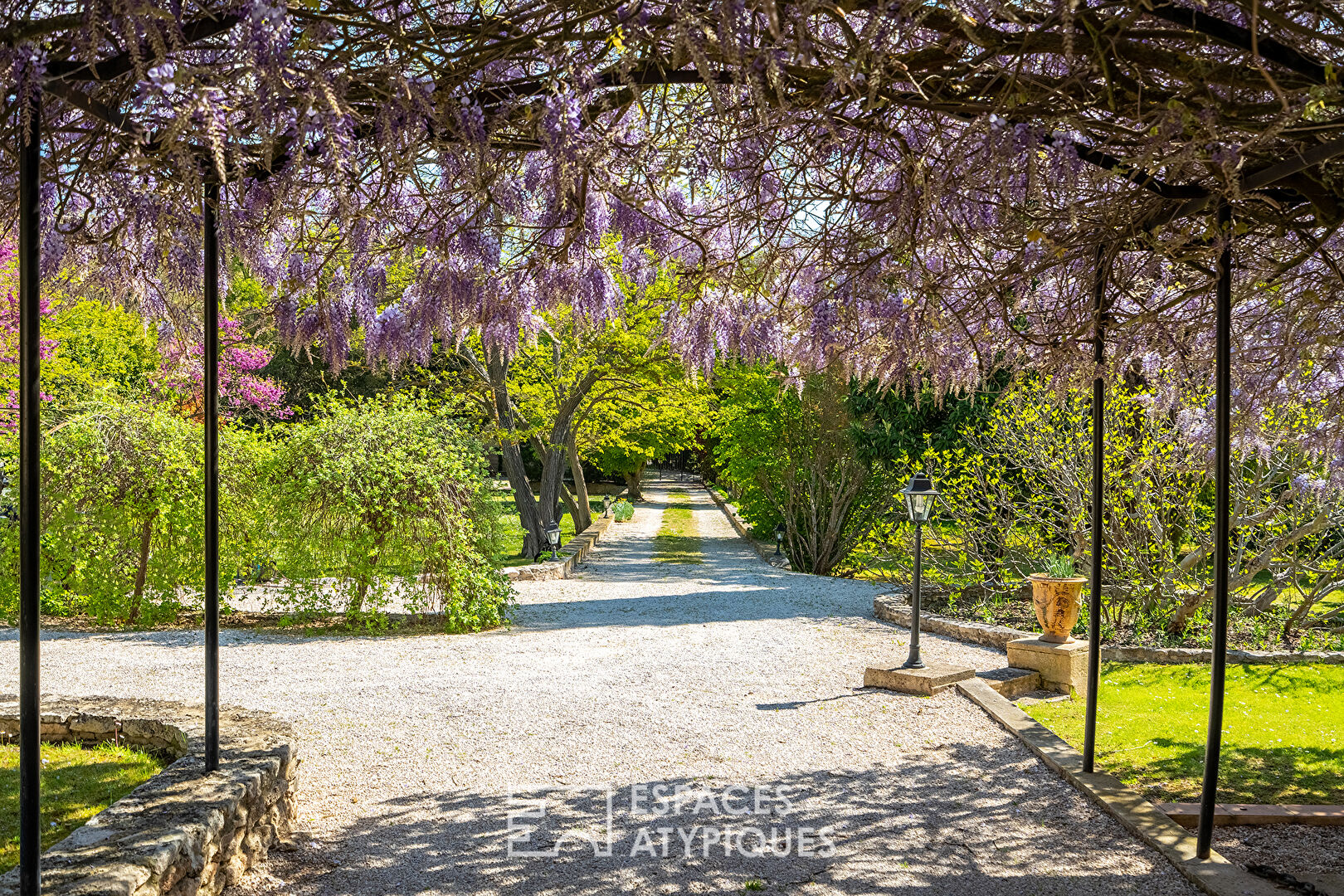 Ancien pavillon de chasse provençal