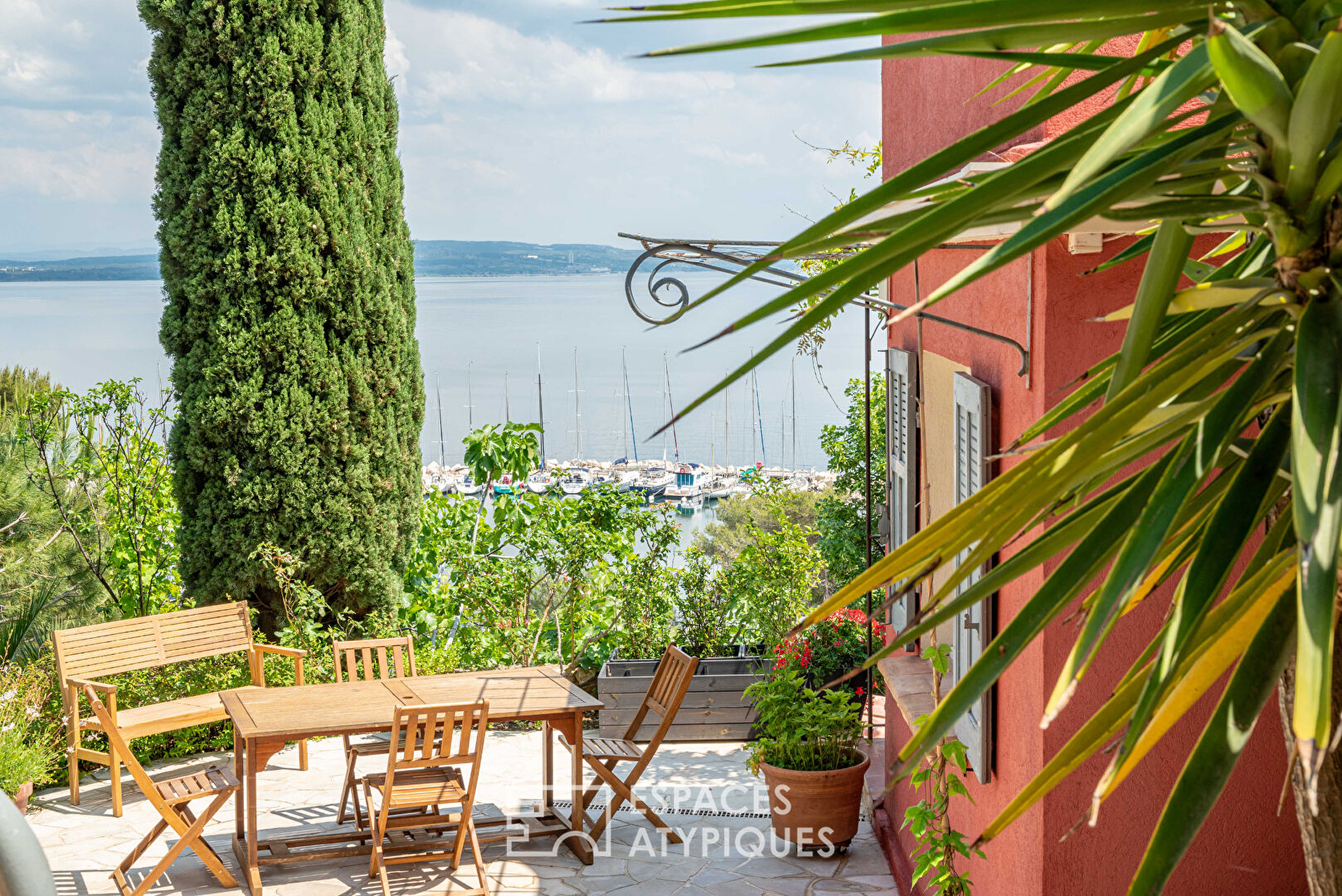 Maison en restanque avec vue contemplative