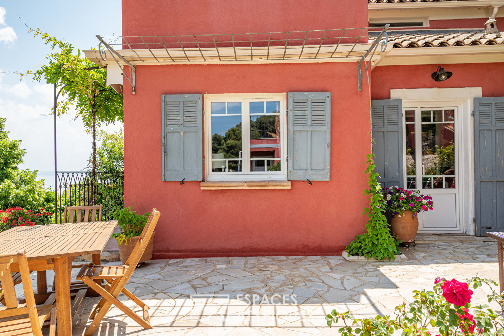 Maison en restanque avec vue contemplative