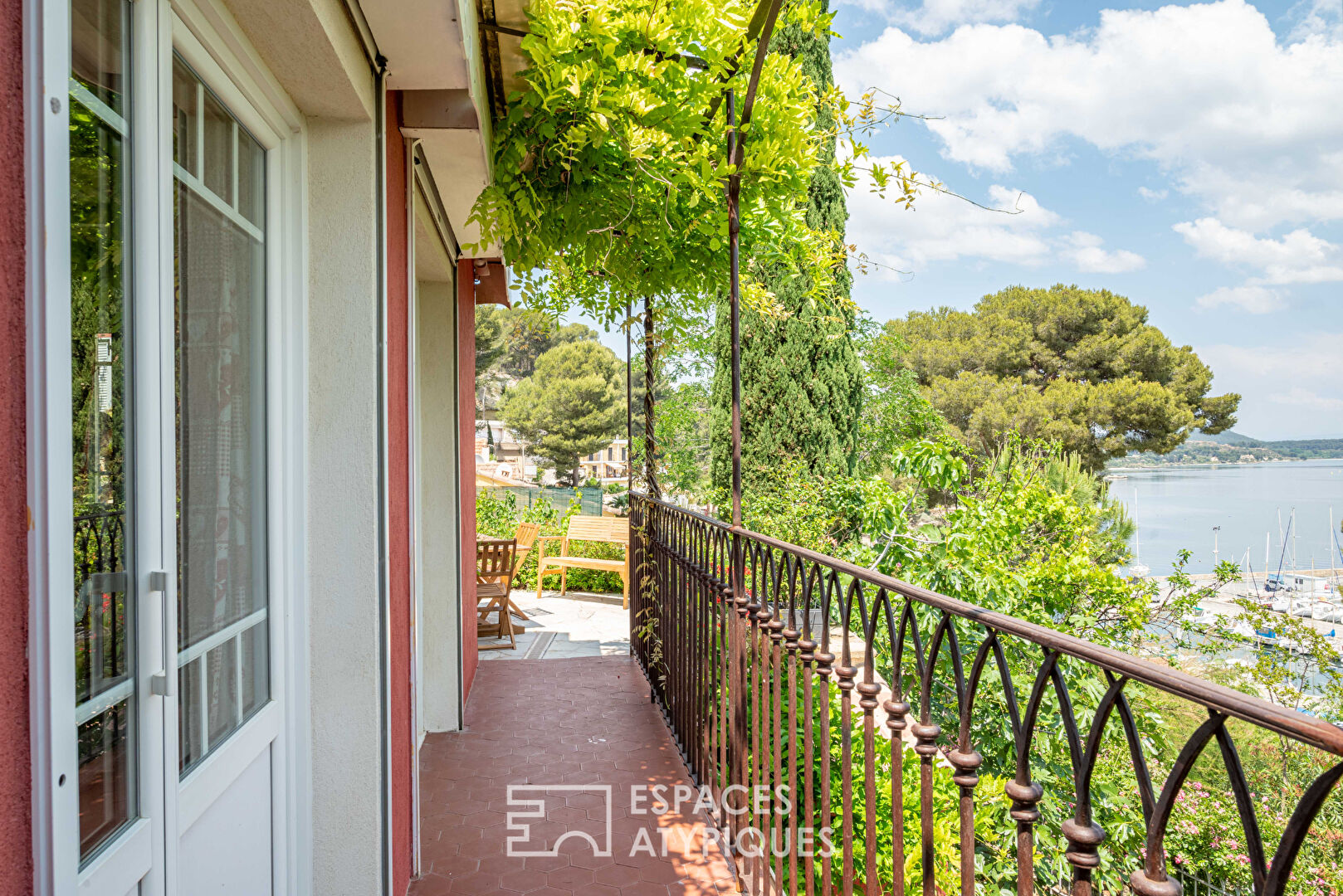 Maison en restanque avec vue contemplative