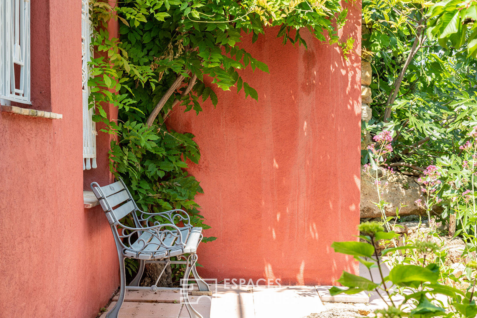 Maison en restanque avec vue contemplative