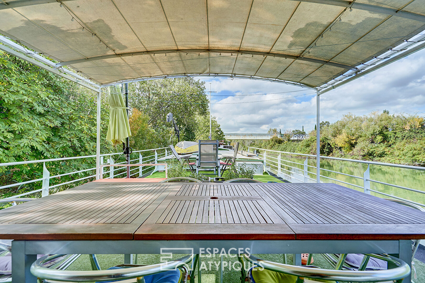 Péniche d’habitation au coeur d’Arles