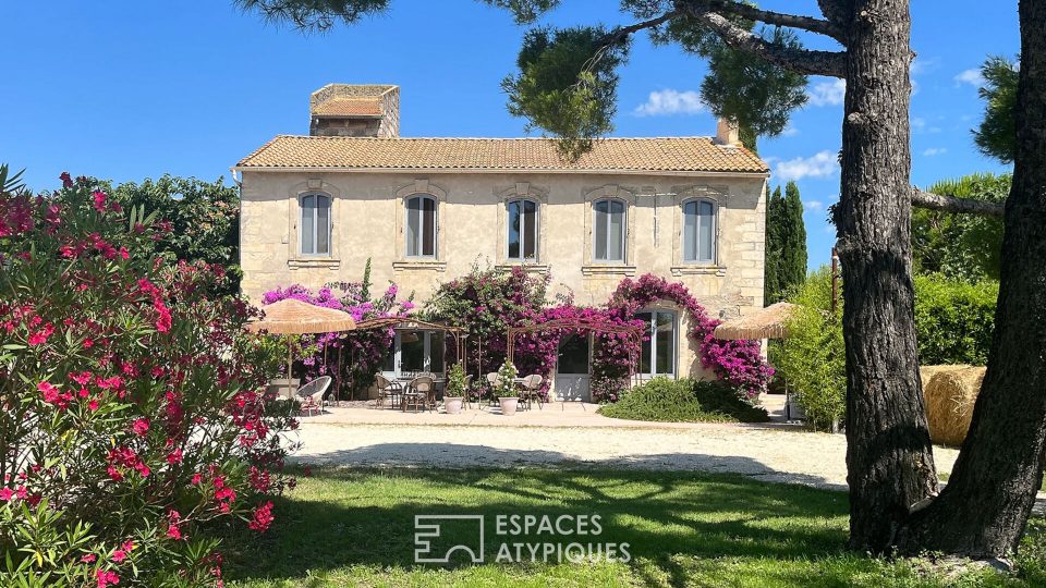Mas du XVIème siècle et son jardin paysager