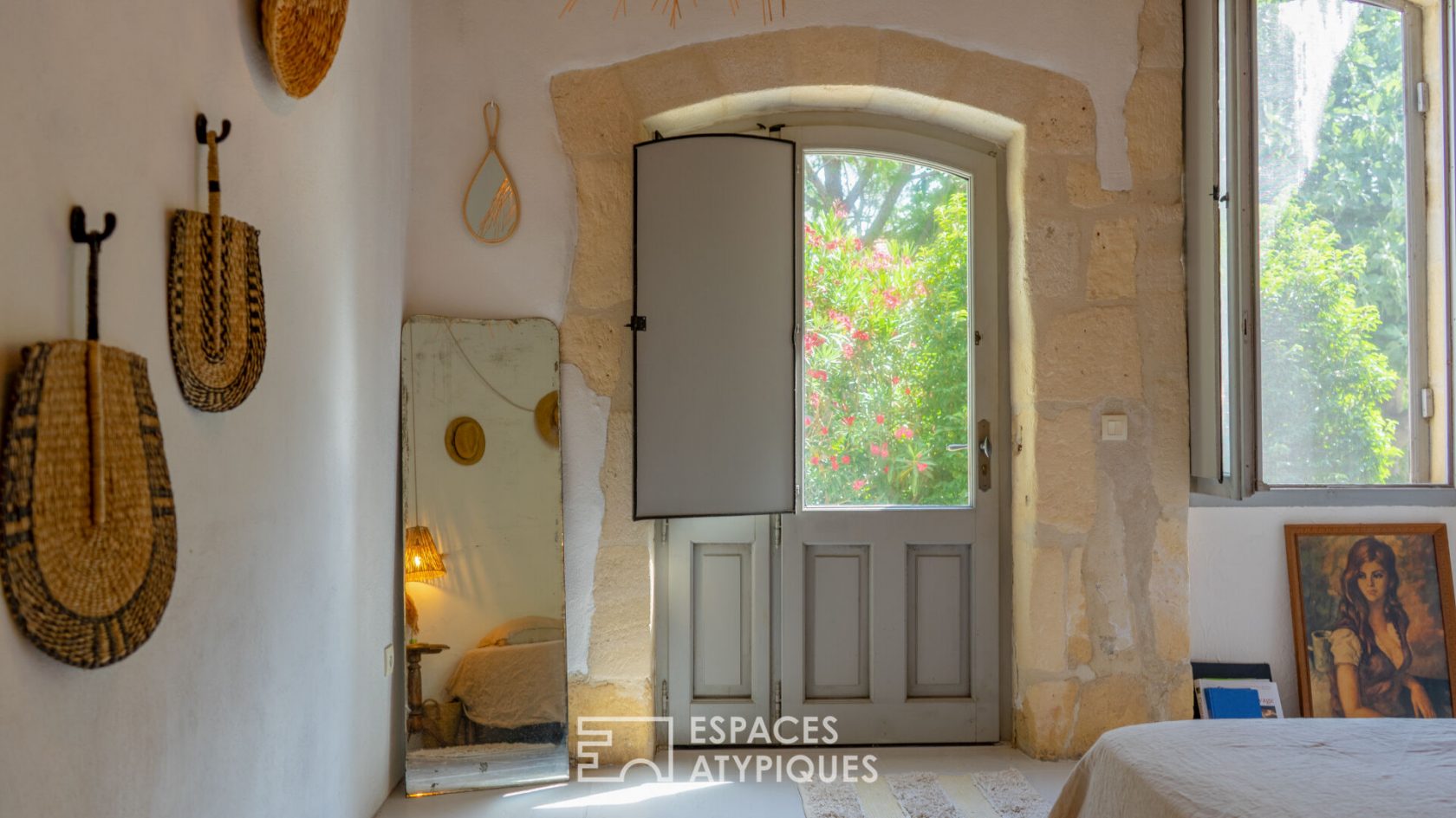 Mas du XVIème siècle et son jardin paysager