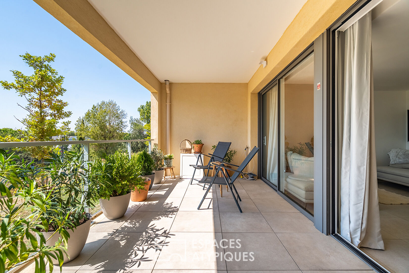 Appartement  contemporain avec vue  extérieur au calme