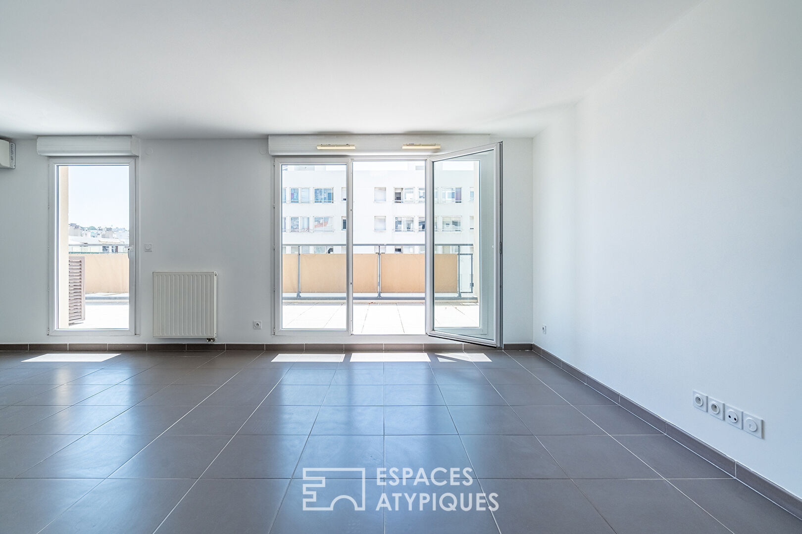 Appartement en étage élevé avec extérieur