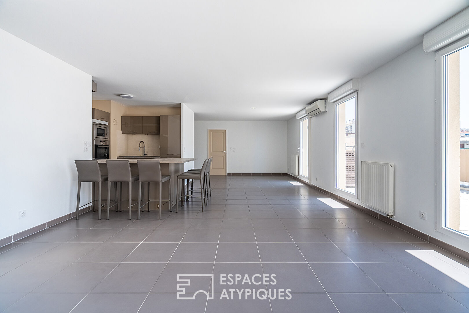 Appartement en étage élevé avec extérieur