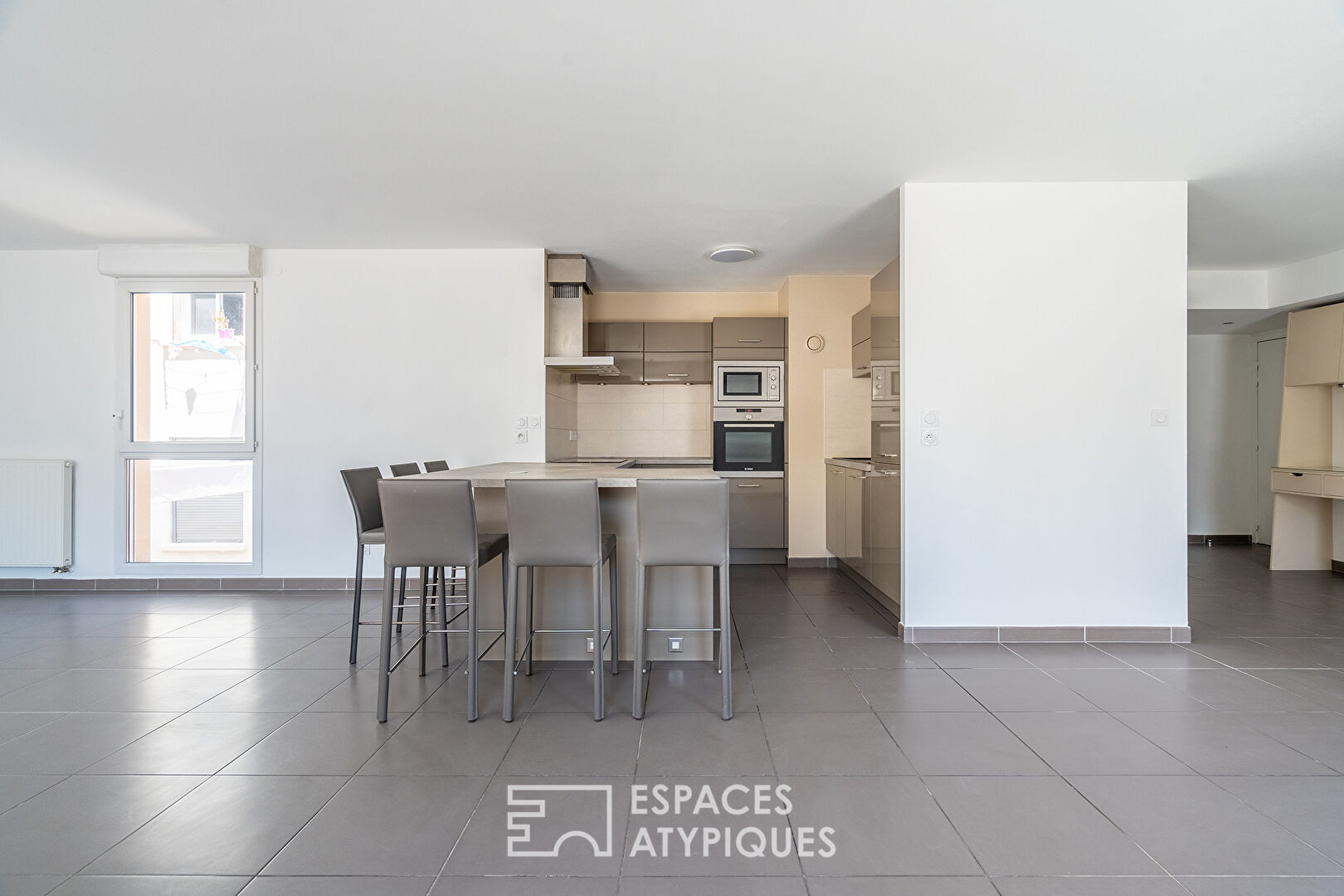 Appartement en étage élevé avec extérieur