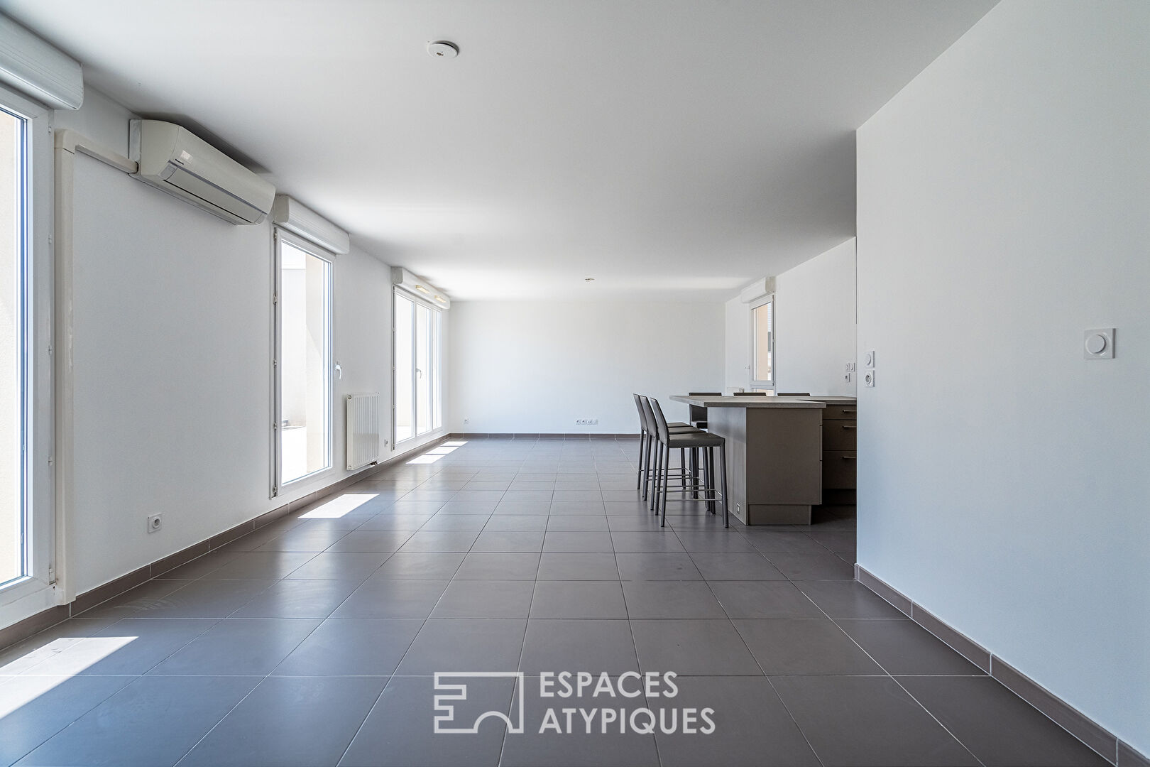 Appartement en étage élevé avec extérieur