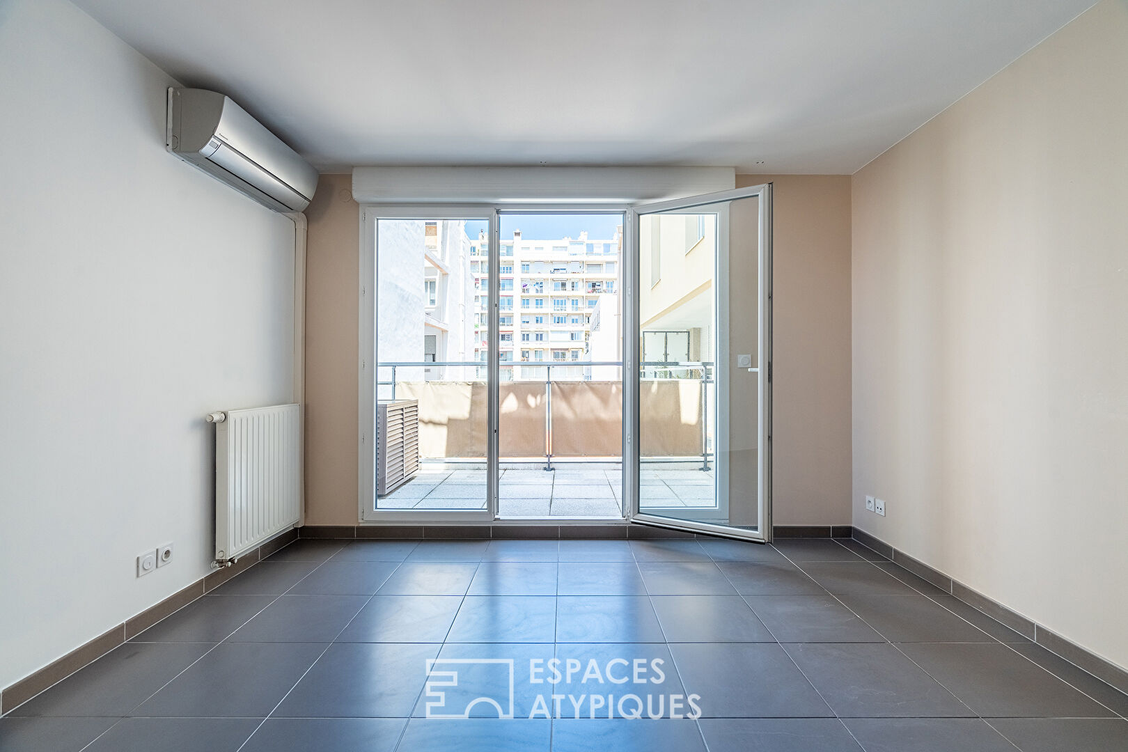 Appartement en étage élevé avec extérieur