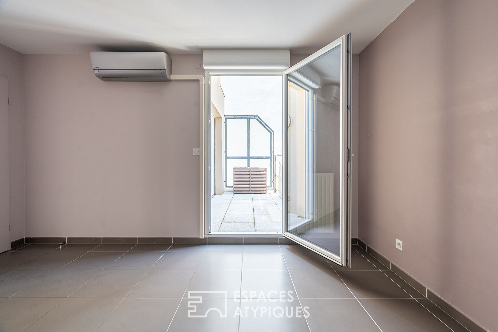 Appartement en étage élevé avec extérieur