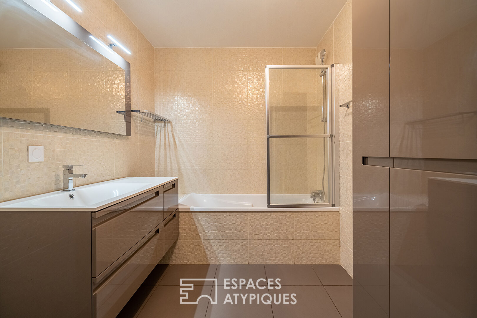 Appartement en étage élevé avec extérieur