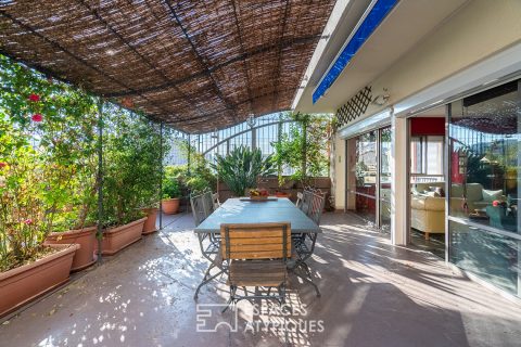 Apartment with terraces and open view