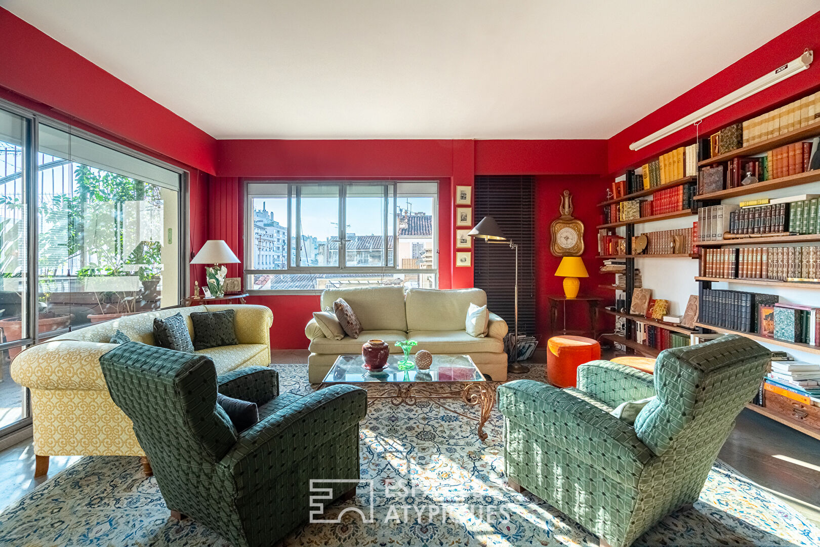 Apartment with terraces and open view