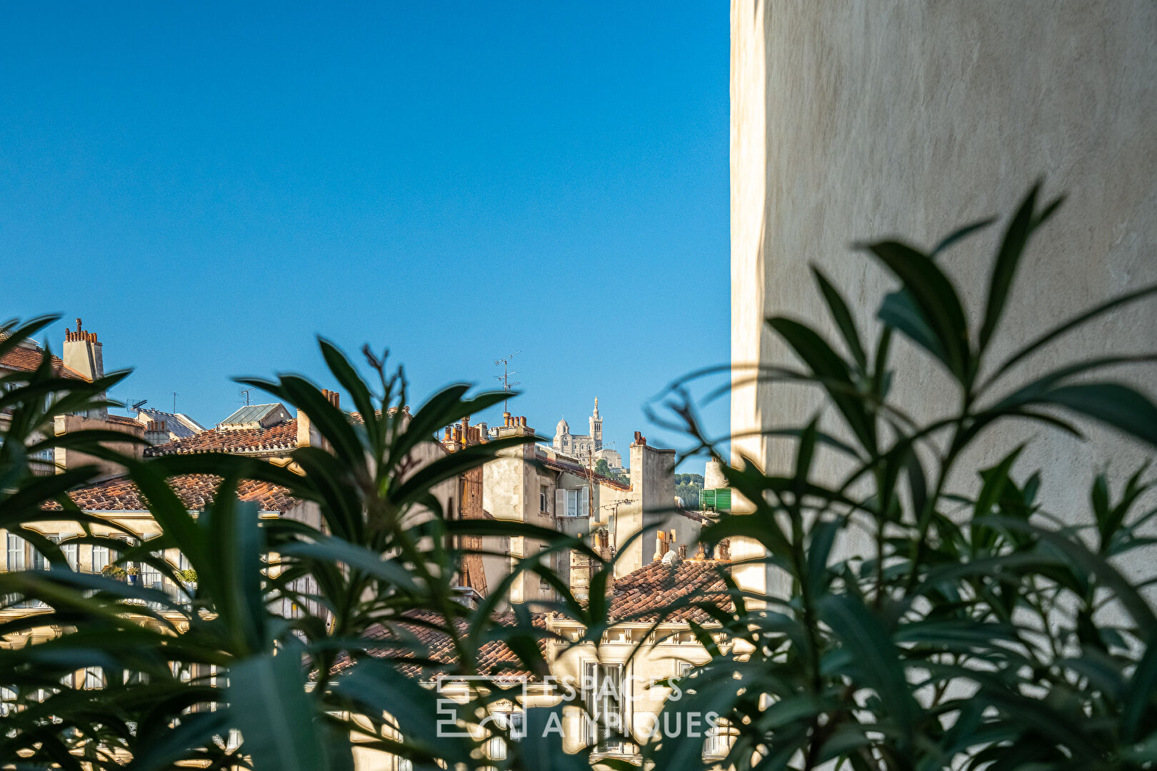 Apartment with terraces and open view