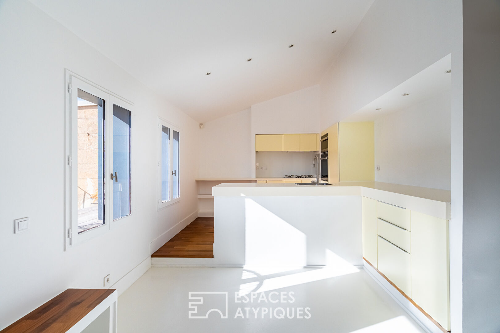 Contemporary apartment with terraces in the city center