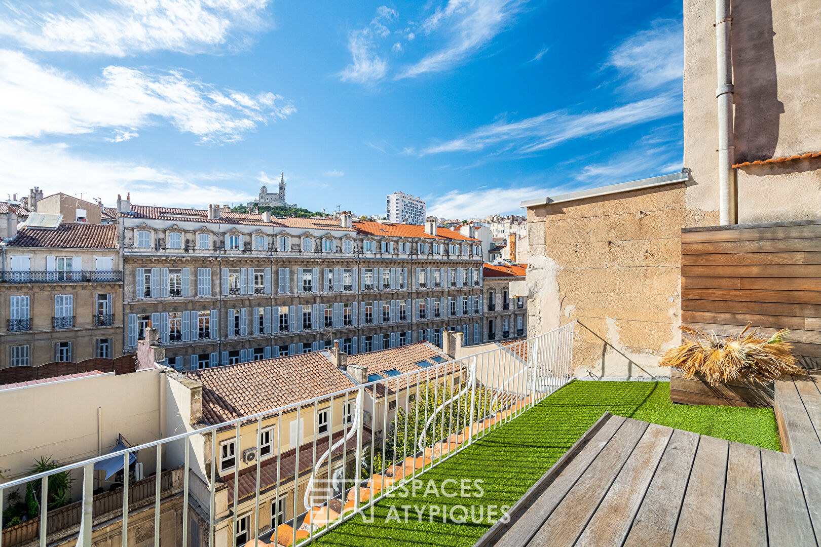Contemporary apartment with terraces in the city center