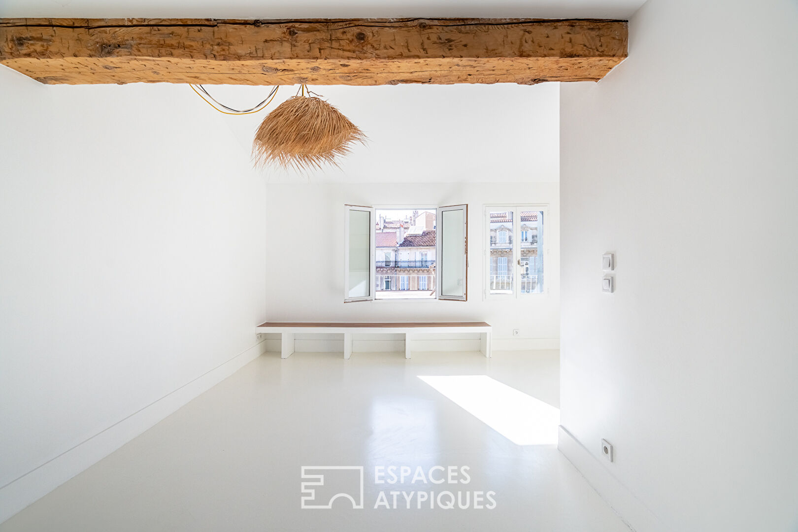 Contemporary apartment with terraces in the city center