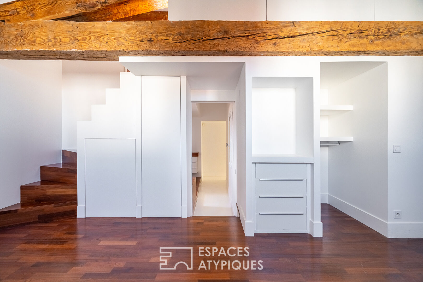Contemporary apartment with terraces in the city center