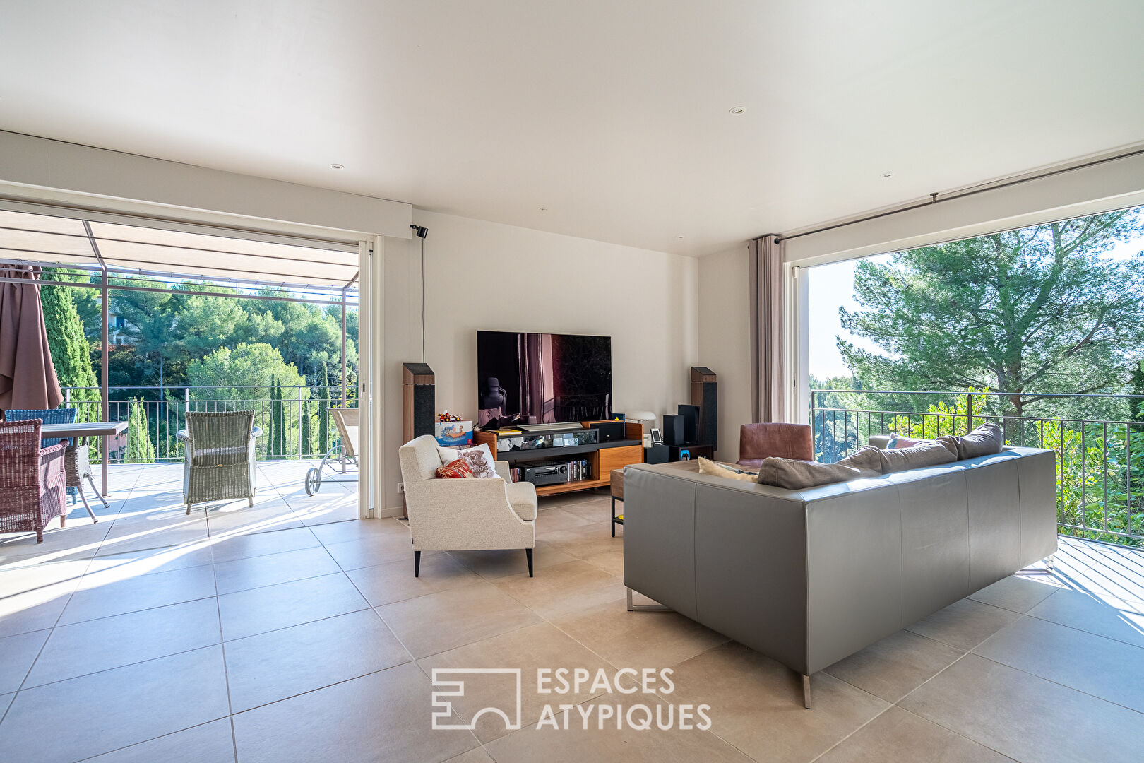 Architect-designed house with open view