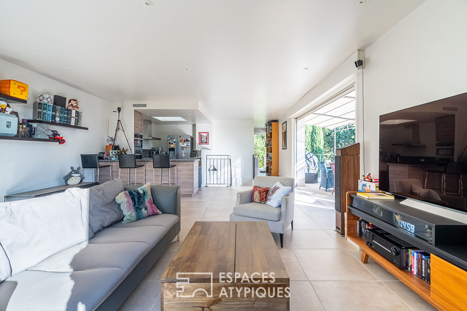 Architect-designed house with open view