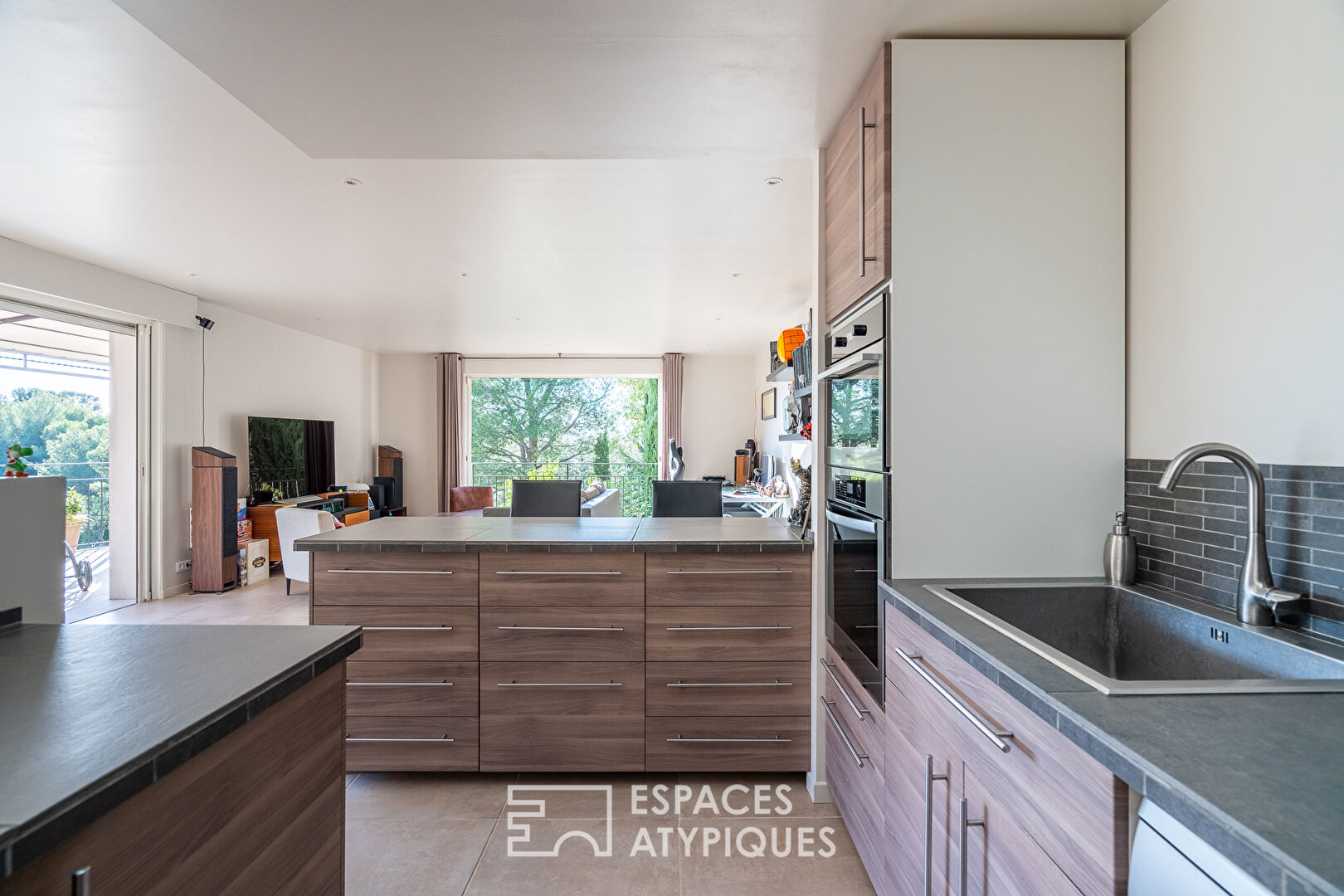Architect-designed house with open view