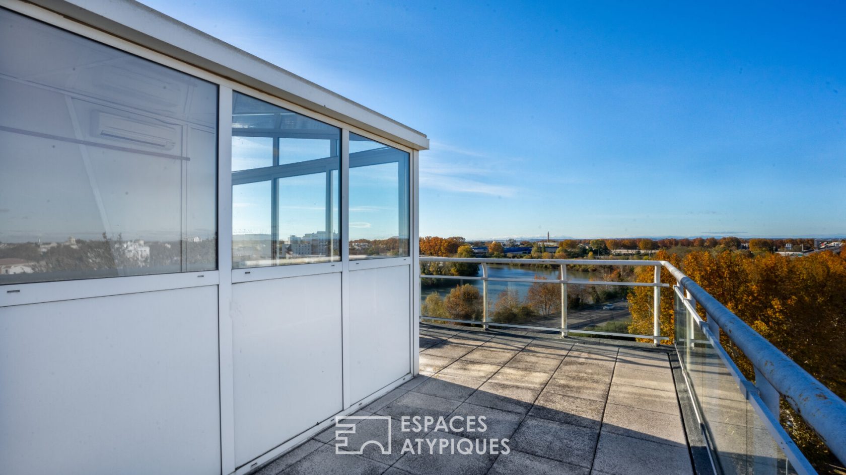 Duplex penthouse with panoramic view