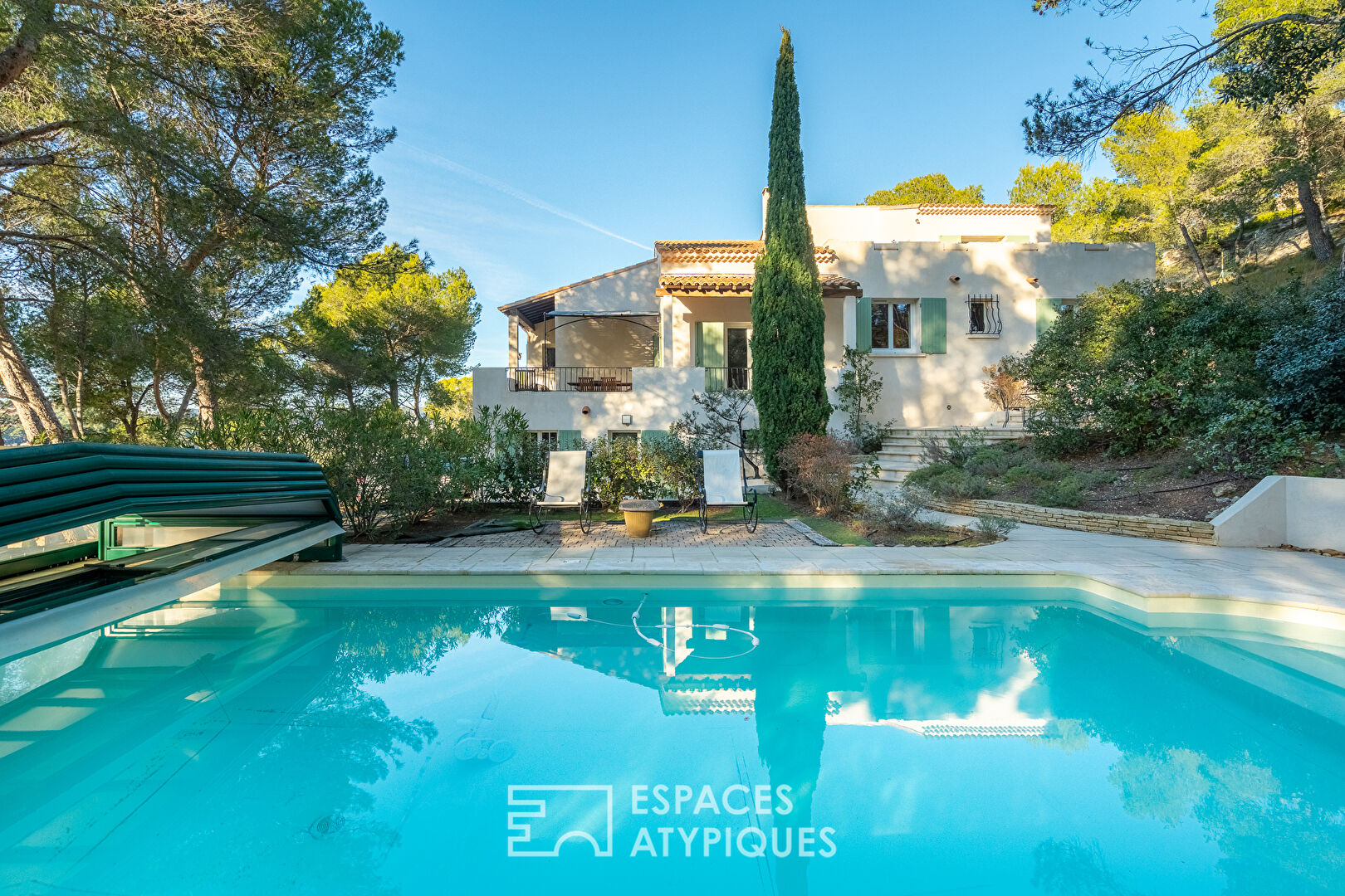 Provençal house with view and swimming pool