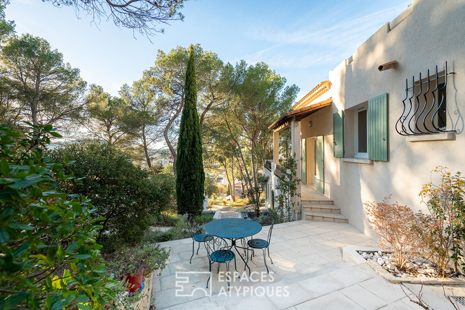 Provençal house with view and swimming pool