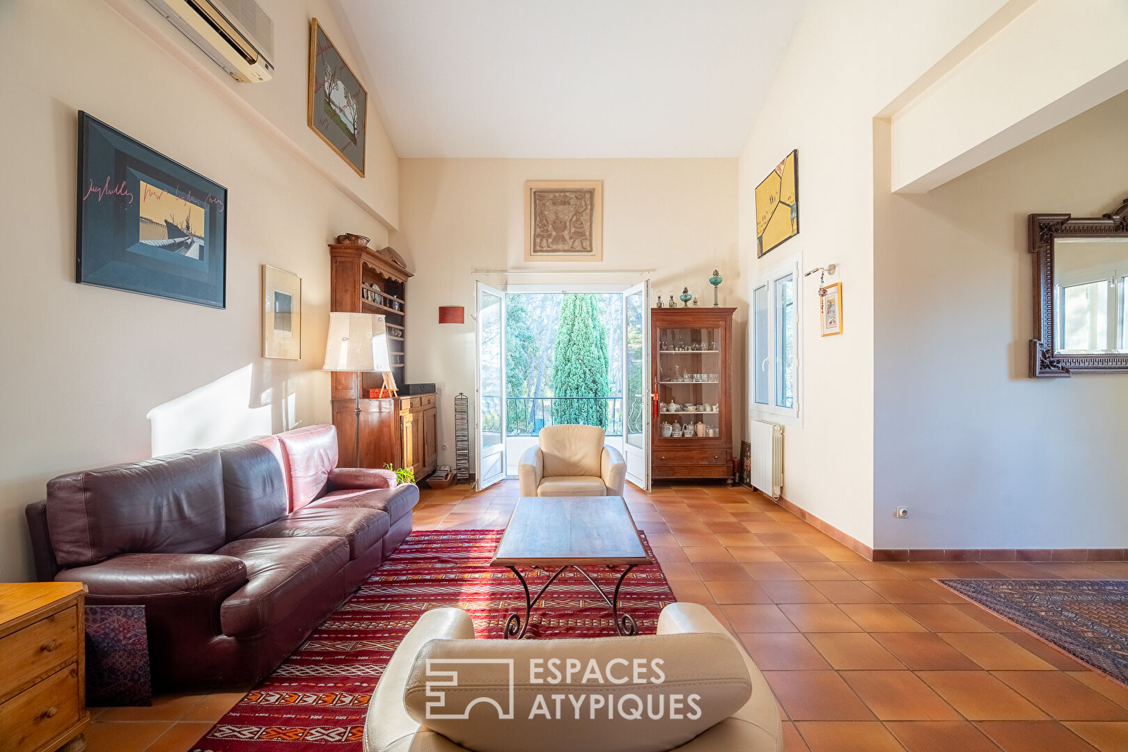 Provençal house with view and swimming pool