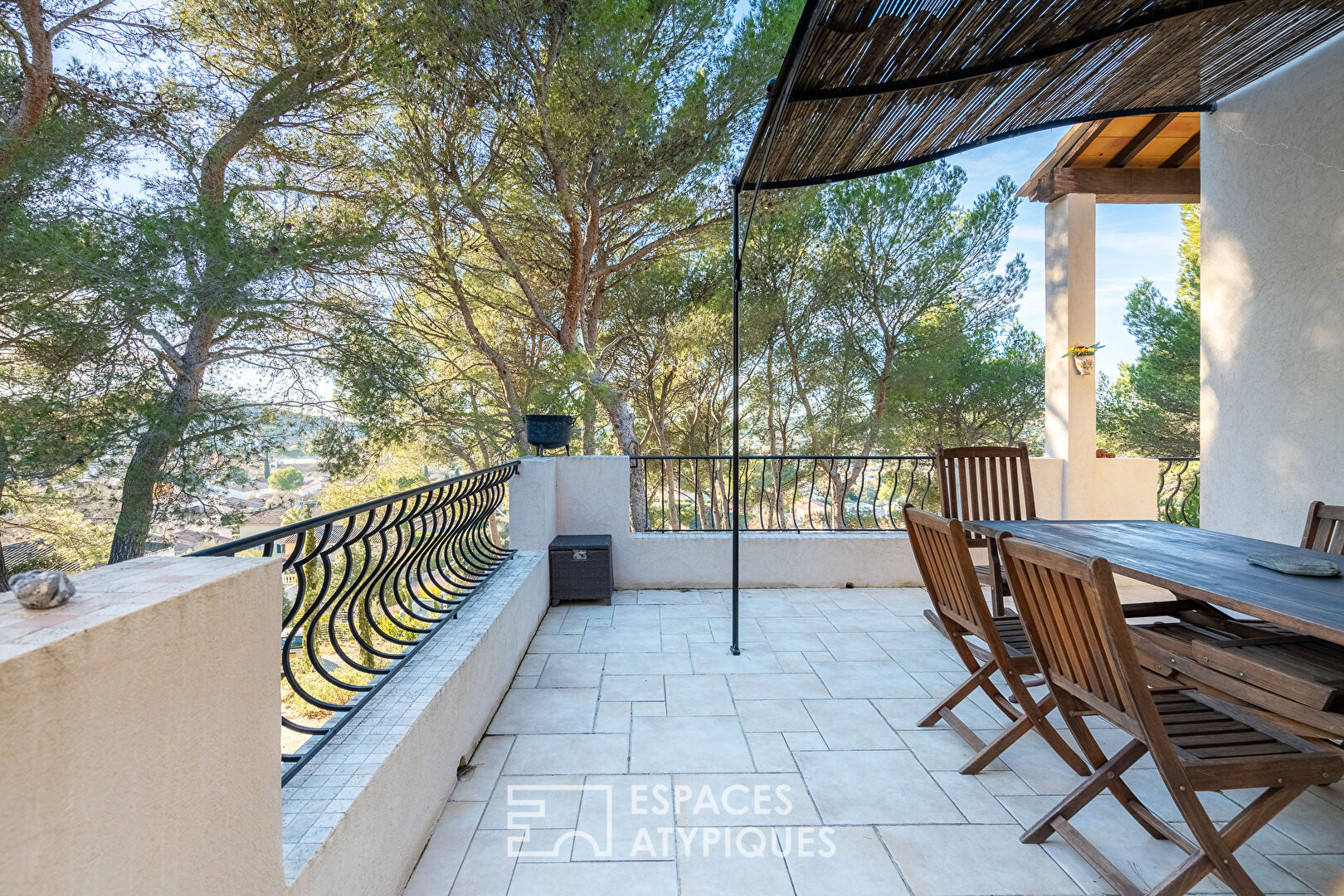 Provençal house with view and swimming pool