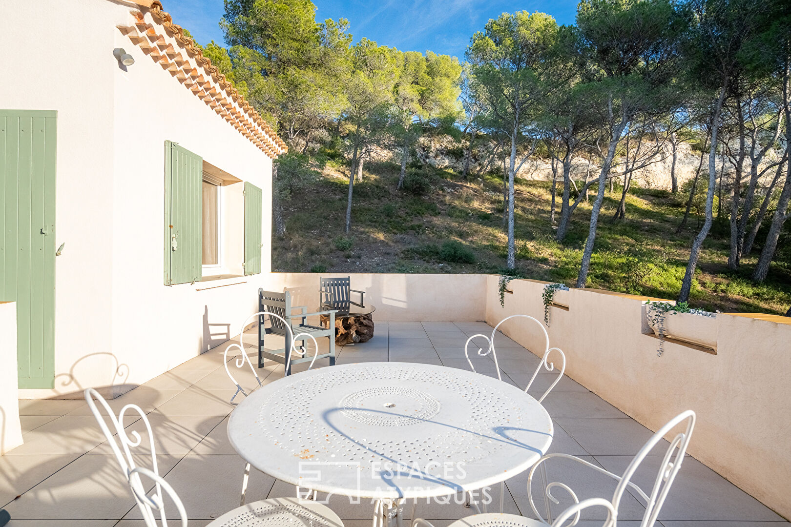 Provençal house with view and swimming pool