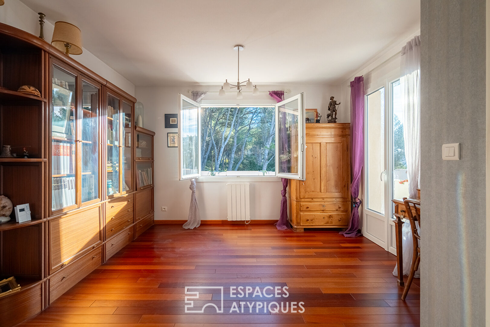 Provençal house with view and swimming pool