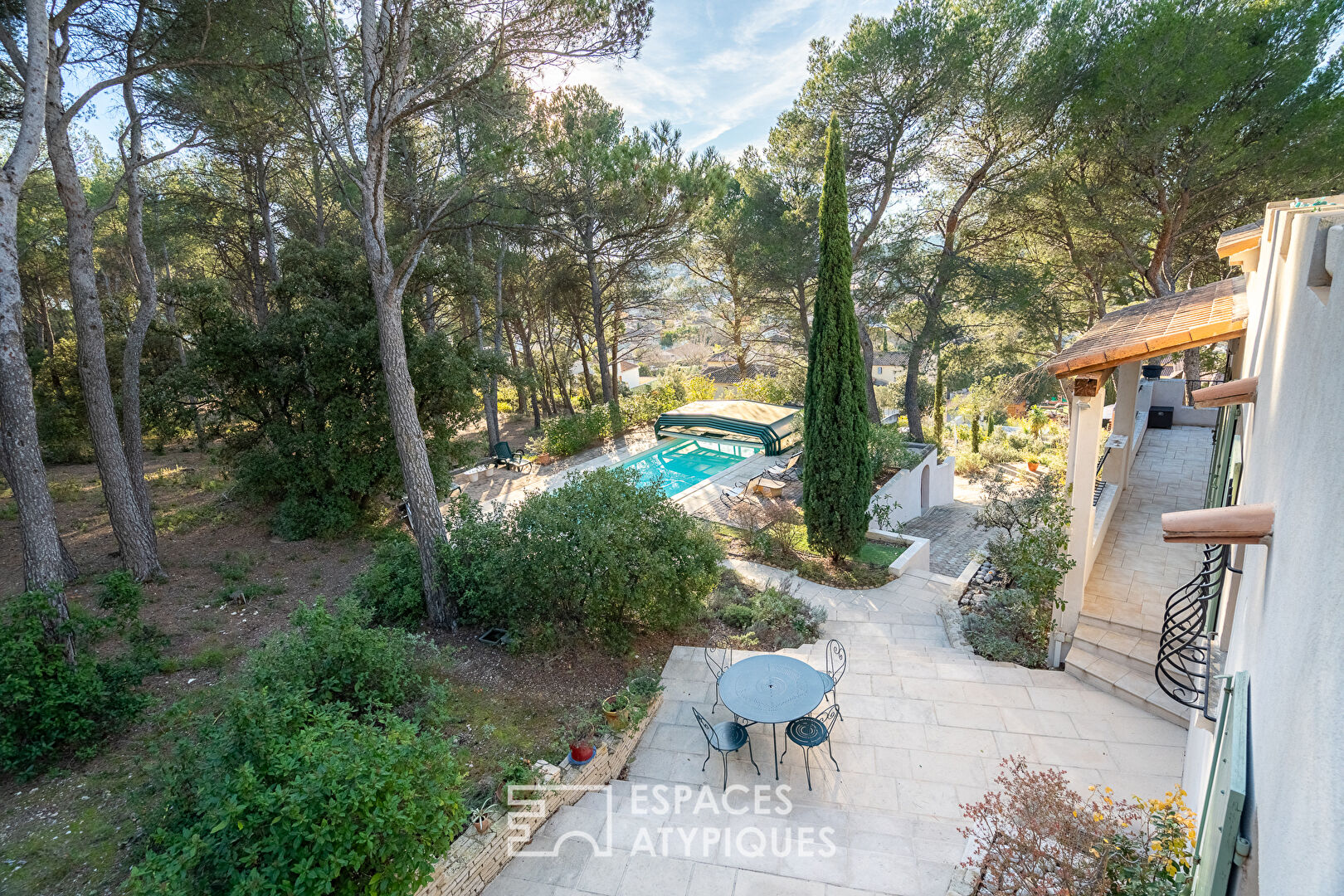 Provençal house with view and swimming pool