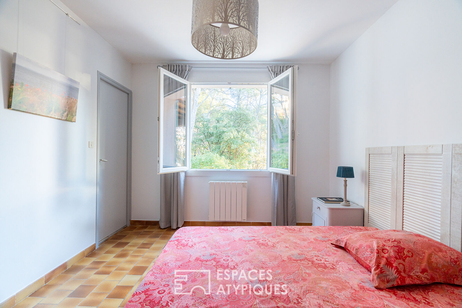 Provençal house with view and swimming pool