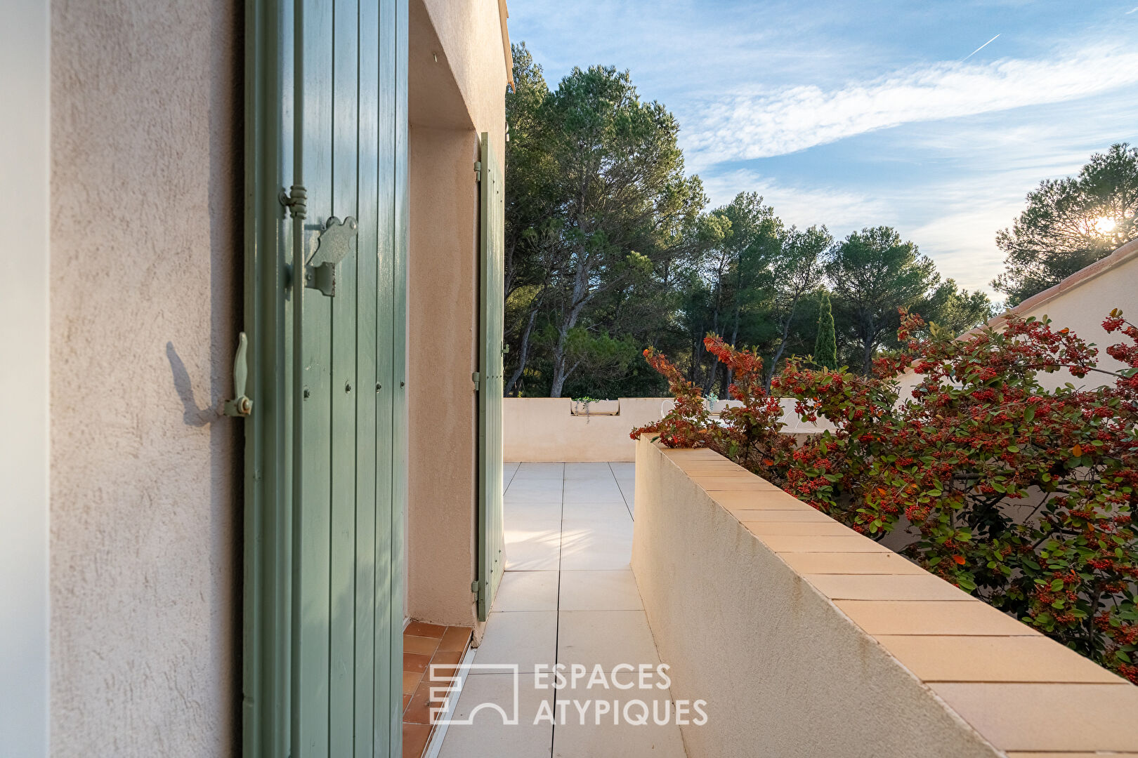 Provençal house with view and swimming pool