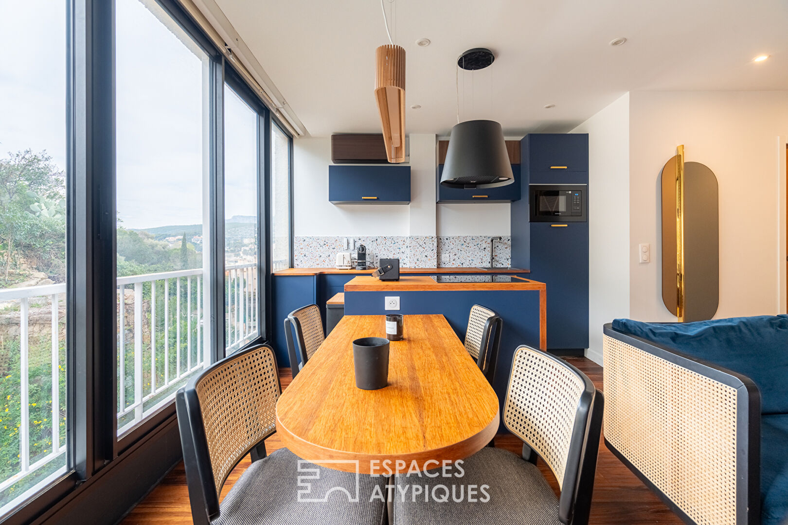 Renovated apartment at the Port of Cassis
