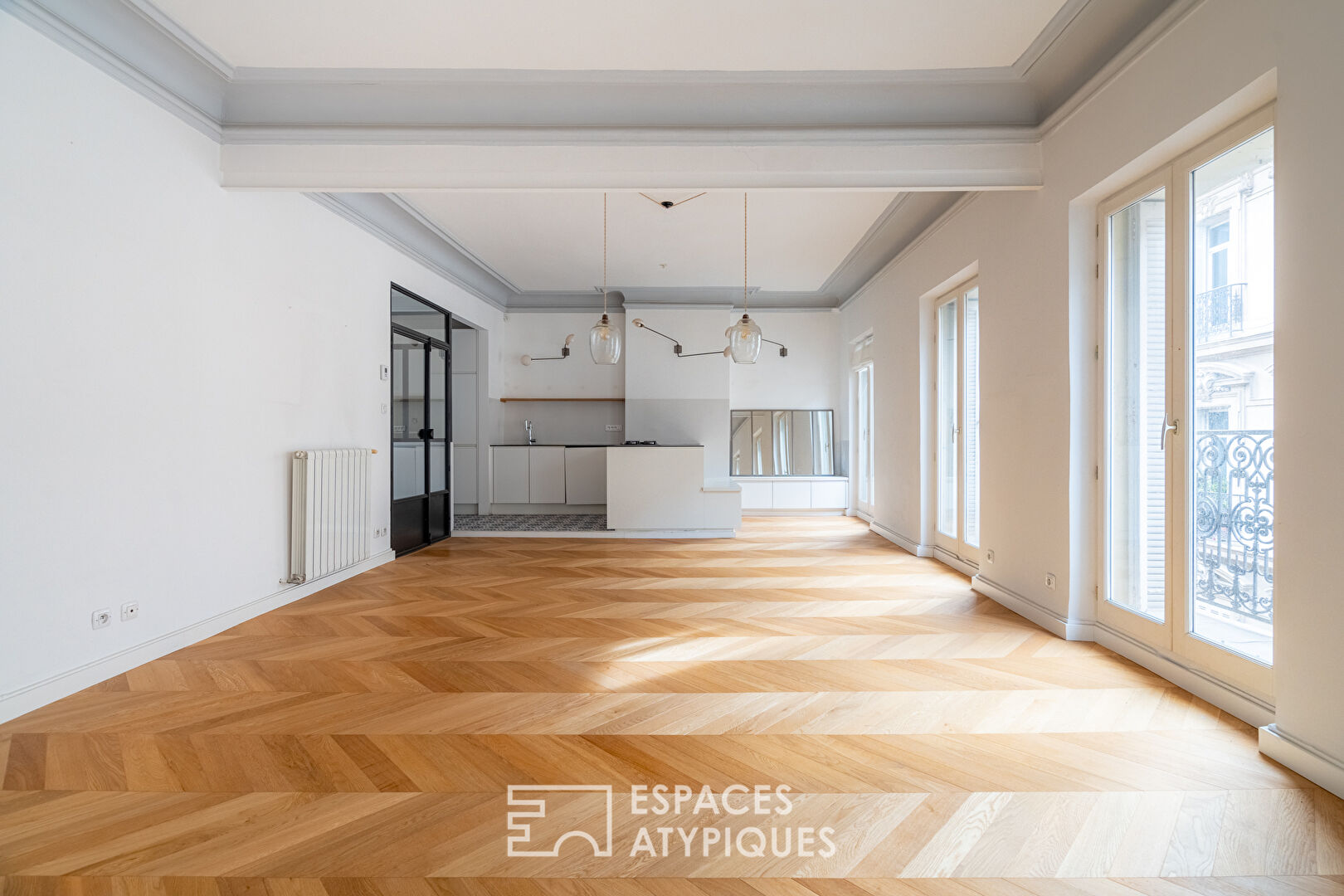 For sale Haussmannian apartment on the top floor at MARSEILLE 133 sqm