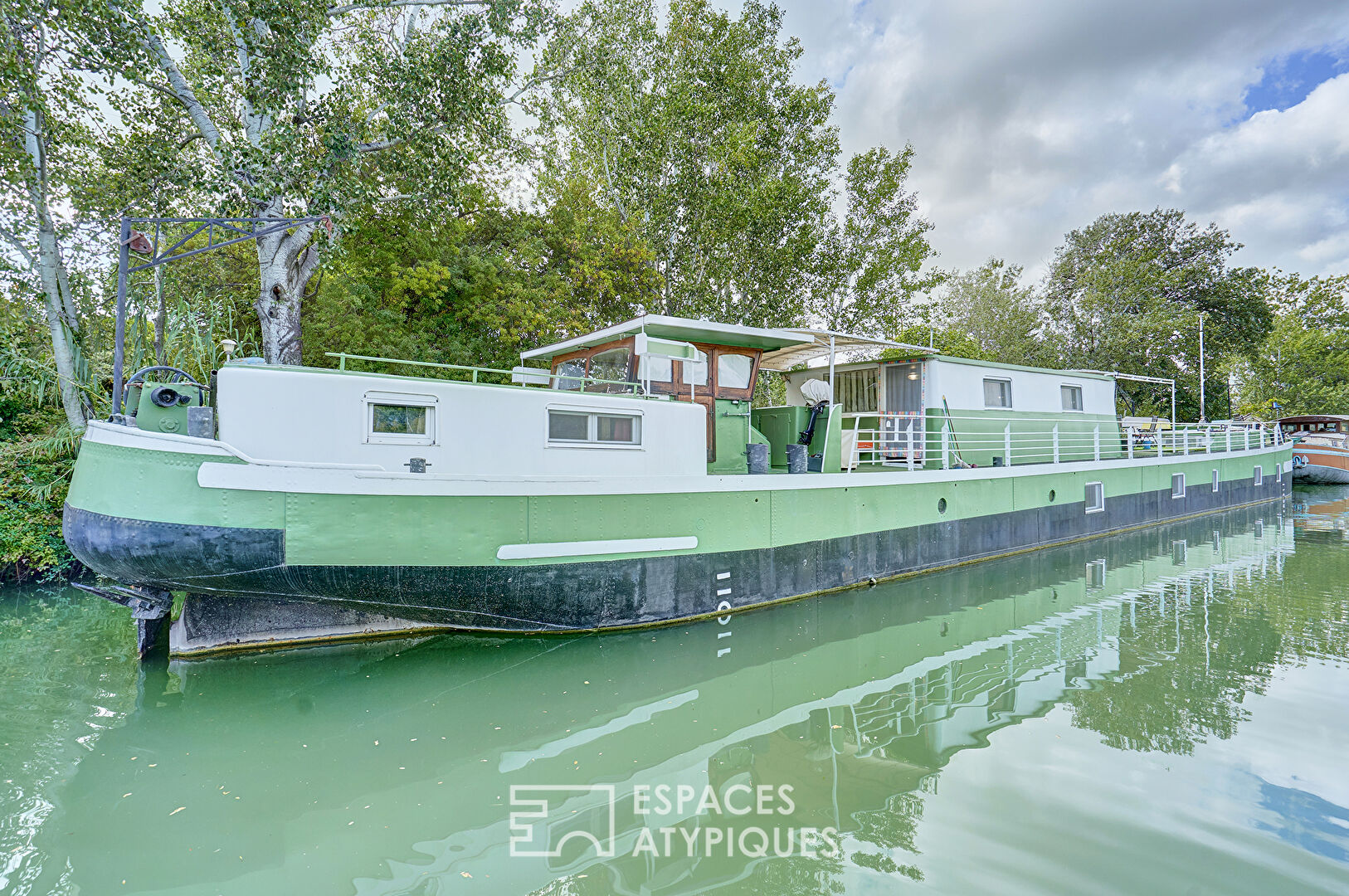 The Saint-Louis, houseboat in the heart of the city