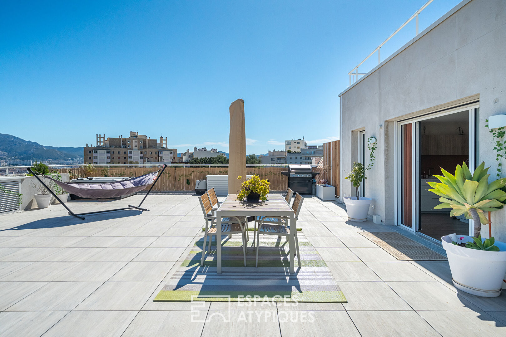 Apartment with panoramic view and terrace on the top floor