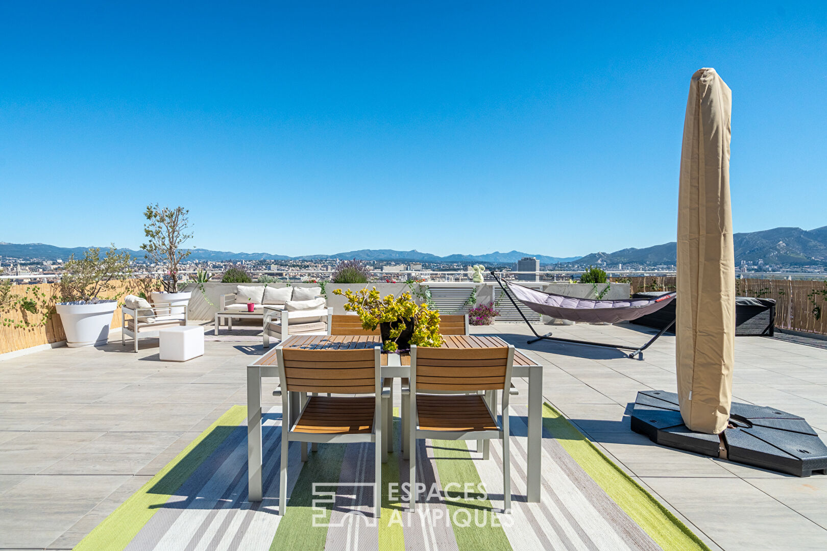 Apartment with panoramic view and terrace on the top floor