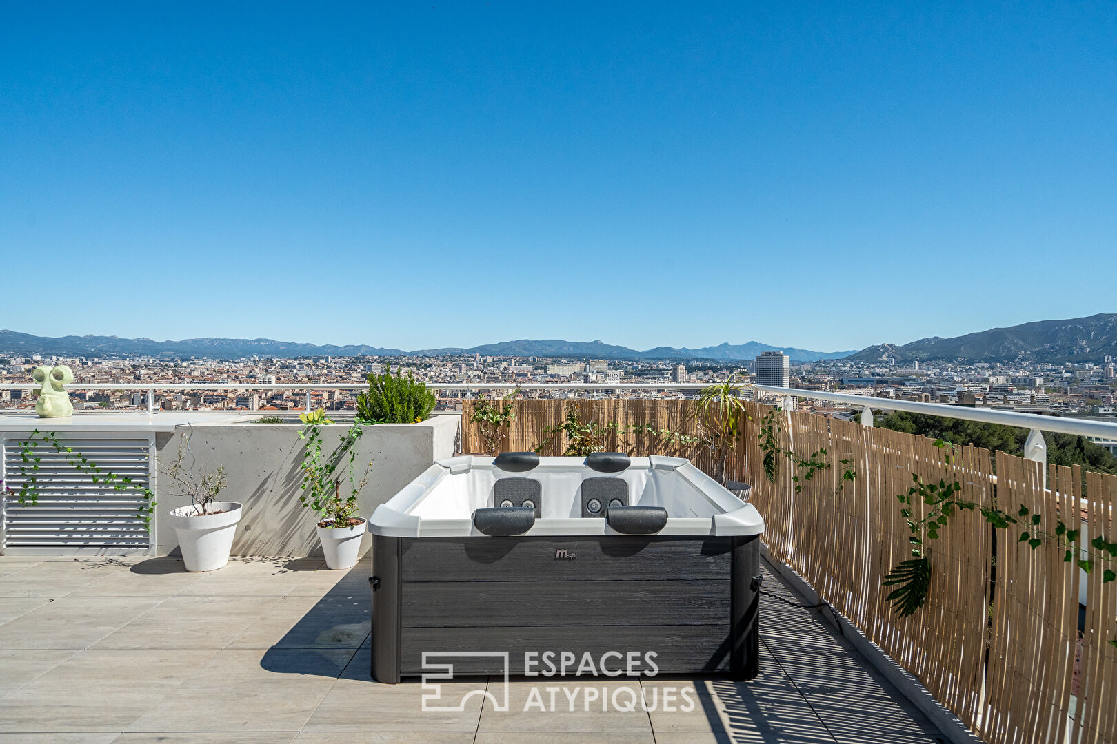 Appartement avec vue panoramique et terrasse au dernier étage