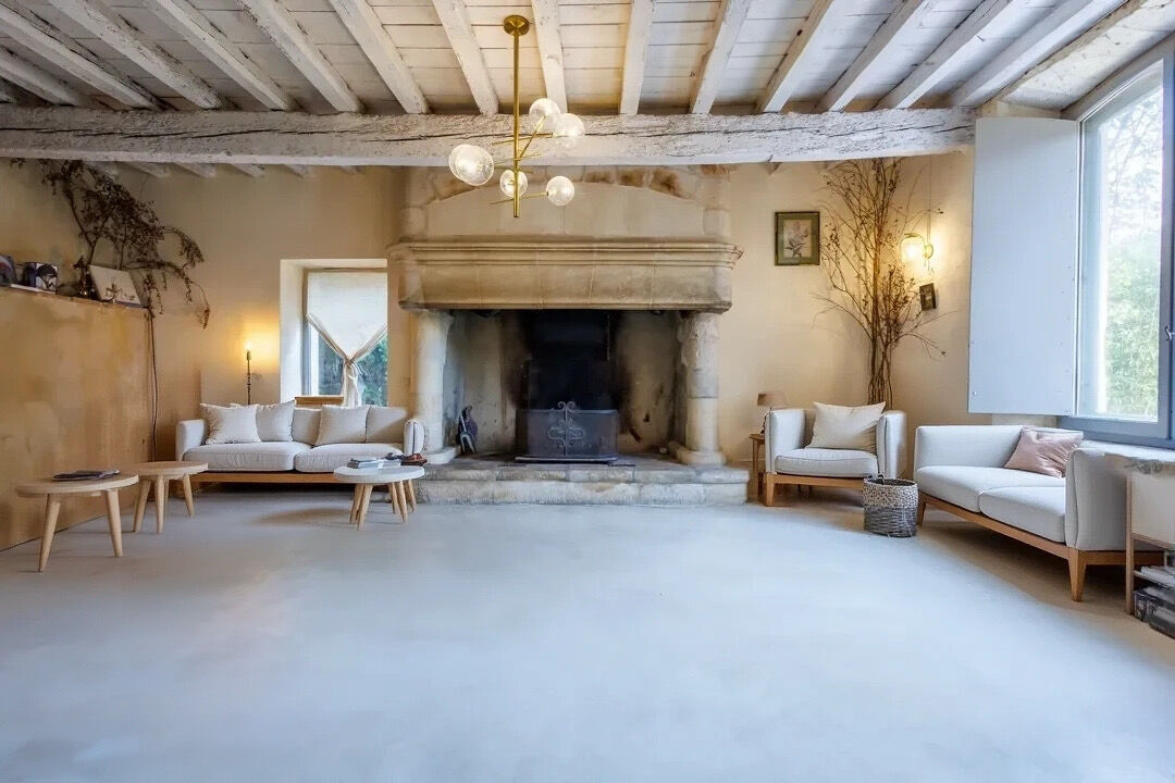 16th century farmhouse and its landscaped garden