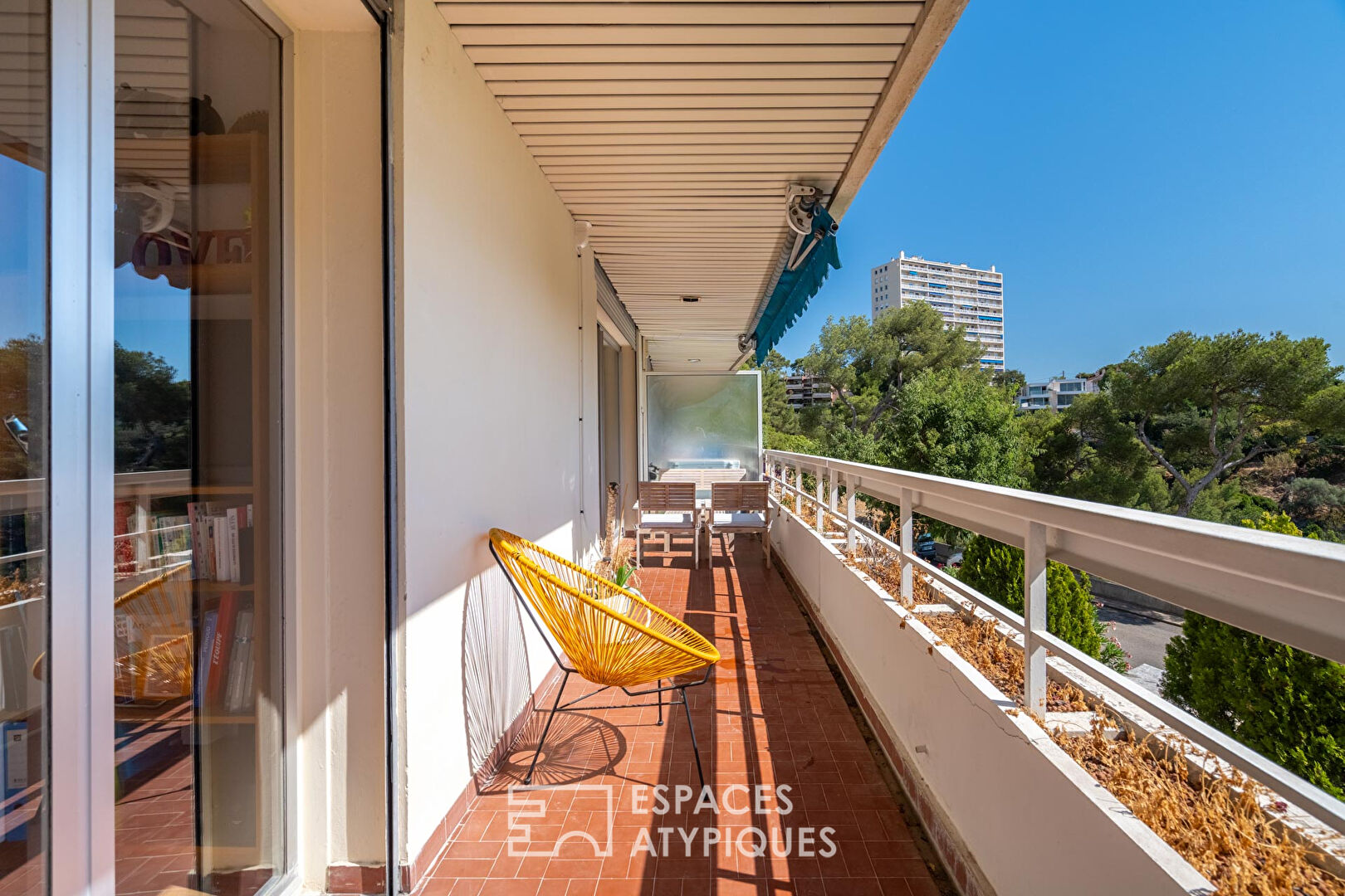 Apartment with open view