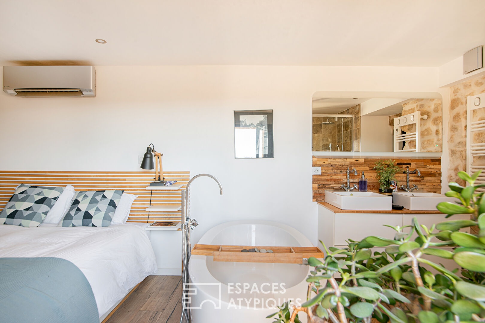Renovated village house with panoramic terrace and independent studio