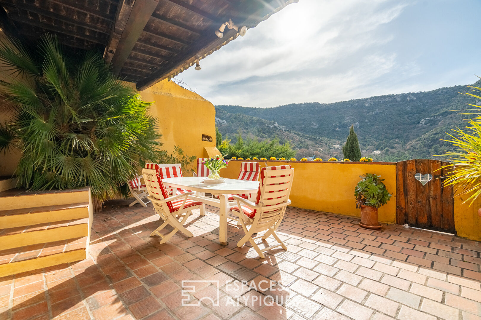 Un écrin de charme au coeur de la Provence avec avec vue Panoramique
