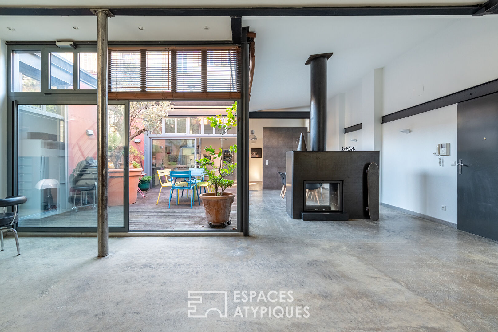 Loft d’architecte avec extérieur dans une ancienne manufacture